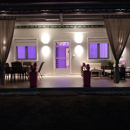 بيت للعطل Nick And Sofi's House